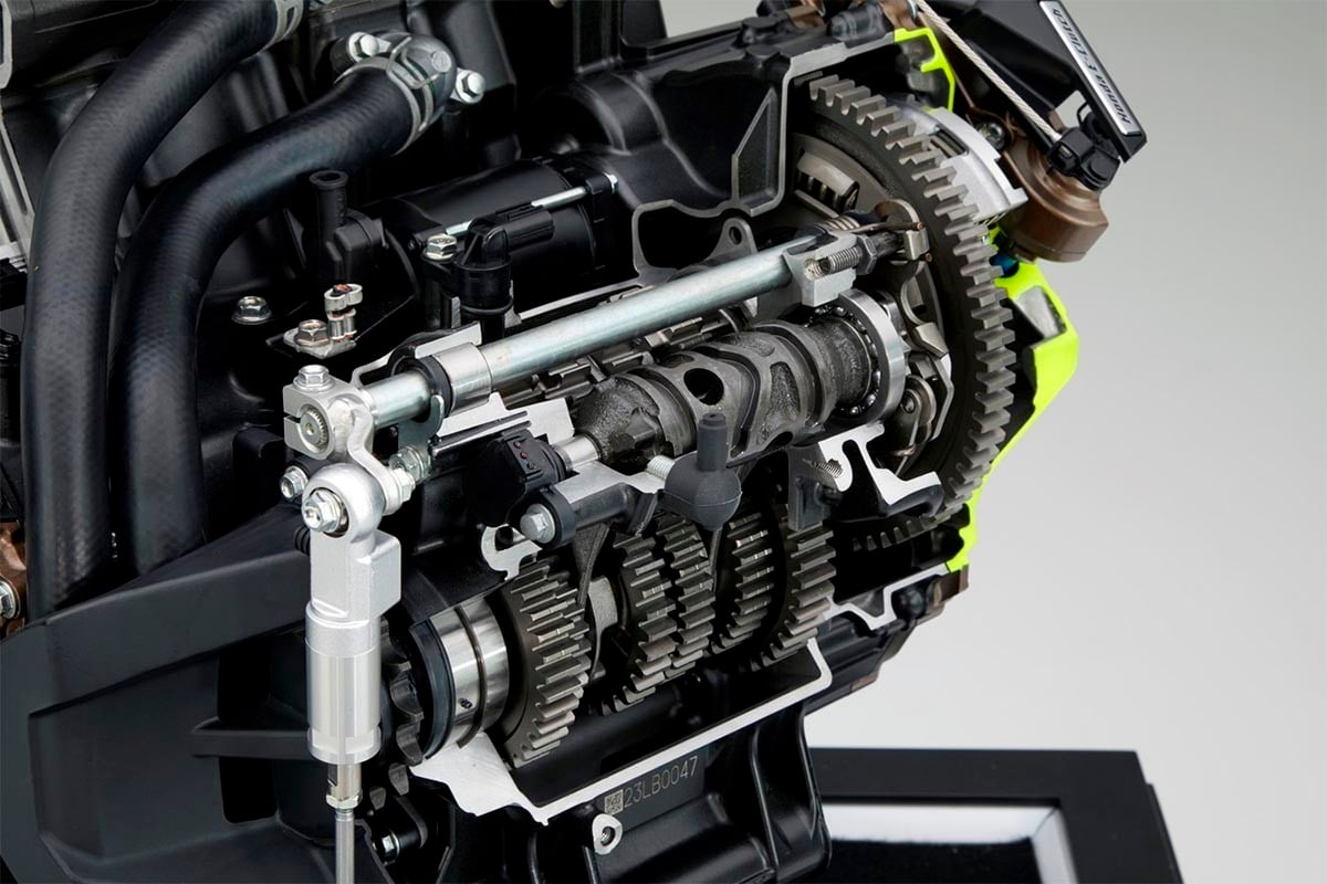 Transmisión de moto: cadena, banda, cardán y CVT no se cuidan igual